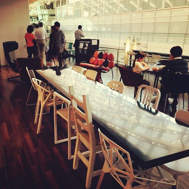 haneda_airport_chairs01